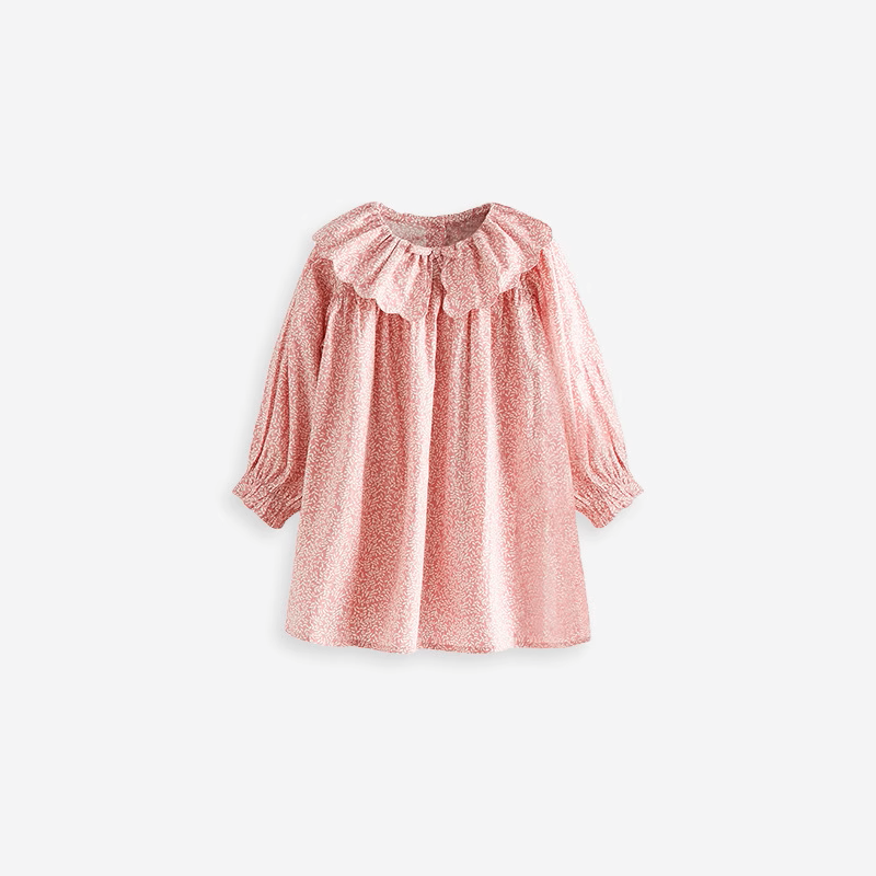 Детское хлопковое платье с нежным принтом и рюшевым воротником