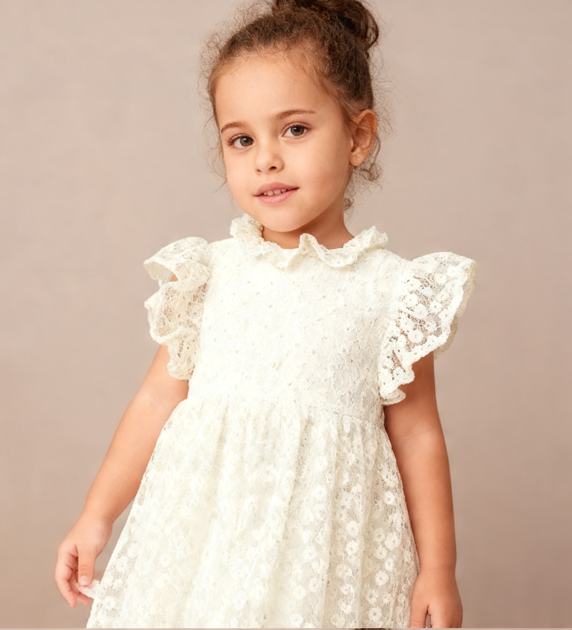 Белое хлопковое платье в цветочек для девочки