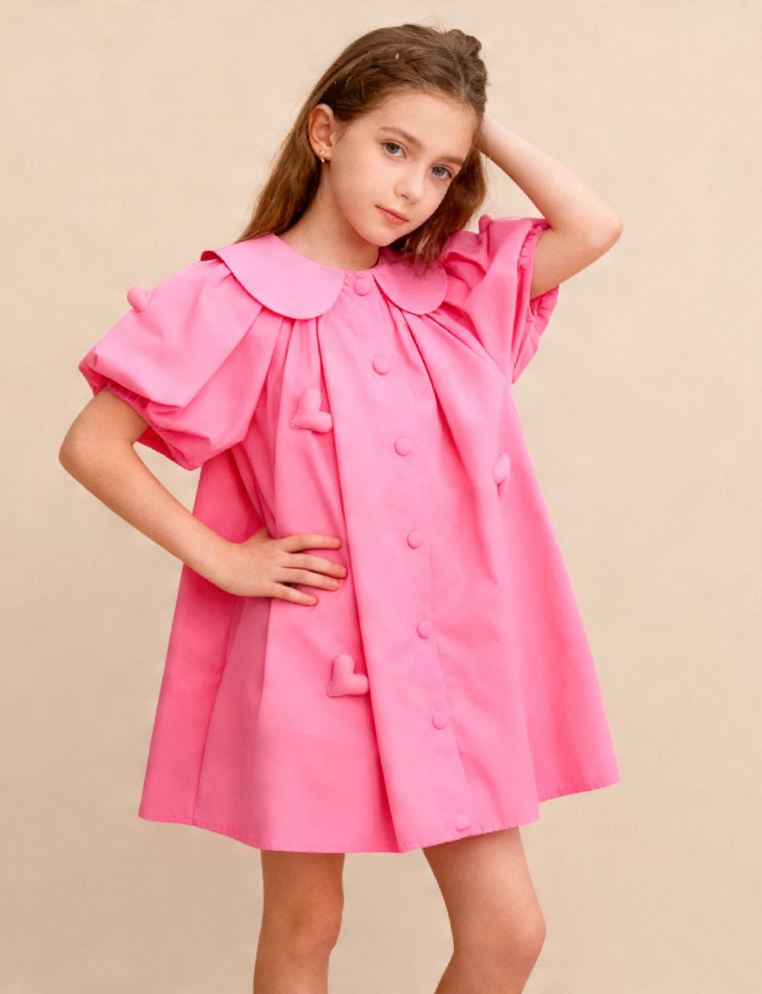 Нарядное шёлковое платье с вышивкой «Сердечки» и воротником «Питер Пэн»